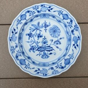 Meissen Blue Onion Scalloped Plate Crossed Swords Porcelain 1825-1924
